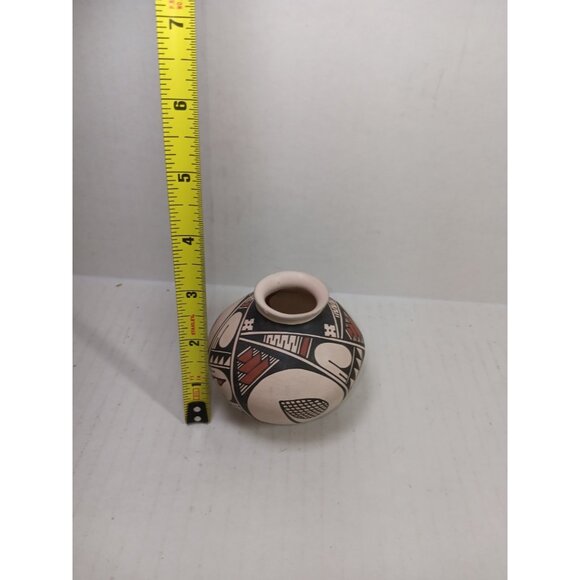 Mata Ortiz pottery Signed by Gabino Ledezma Handmade and Painted Folk Art - Picture 5 of 7